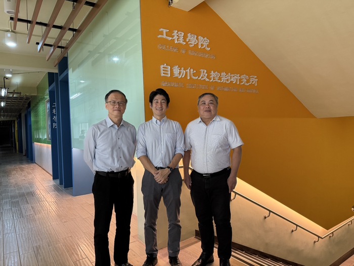 朱瑾教授、清水徹英教授、陳明志院長合影圖片