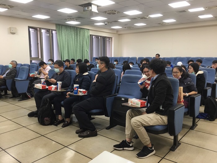 參加師生入座圖片